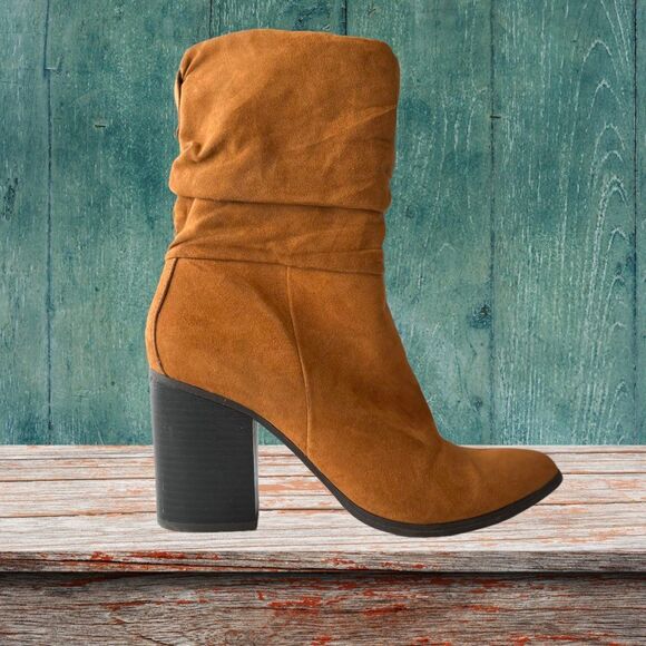 🔥4/$25 Kohls Pointed Toe Chunky Heel Boots Faux Suede Cognac Women’s Size 9 - Picture 2 of 8